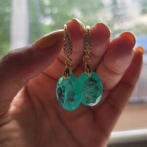 Glow emerald earrings